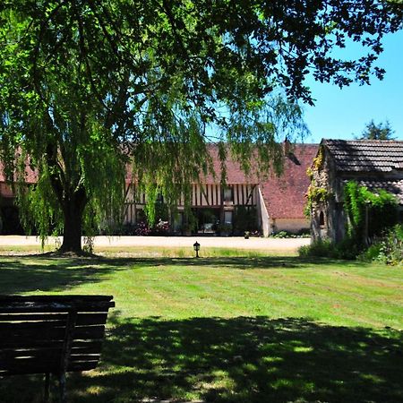 Les Guenins Bed & Breakfast Gien Exterior foto