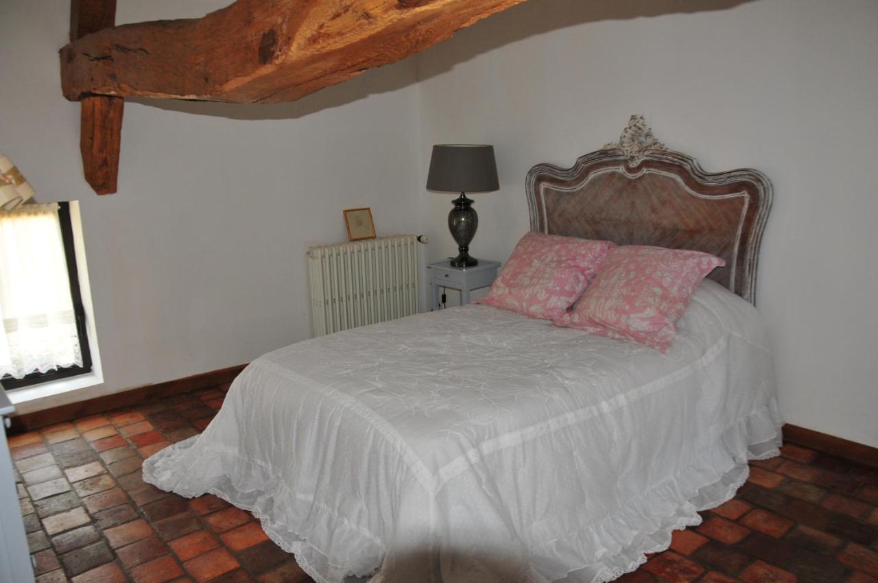 Les Guenins Bed & Breakfast Gien Exterior foto